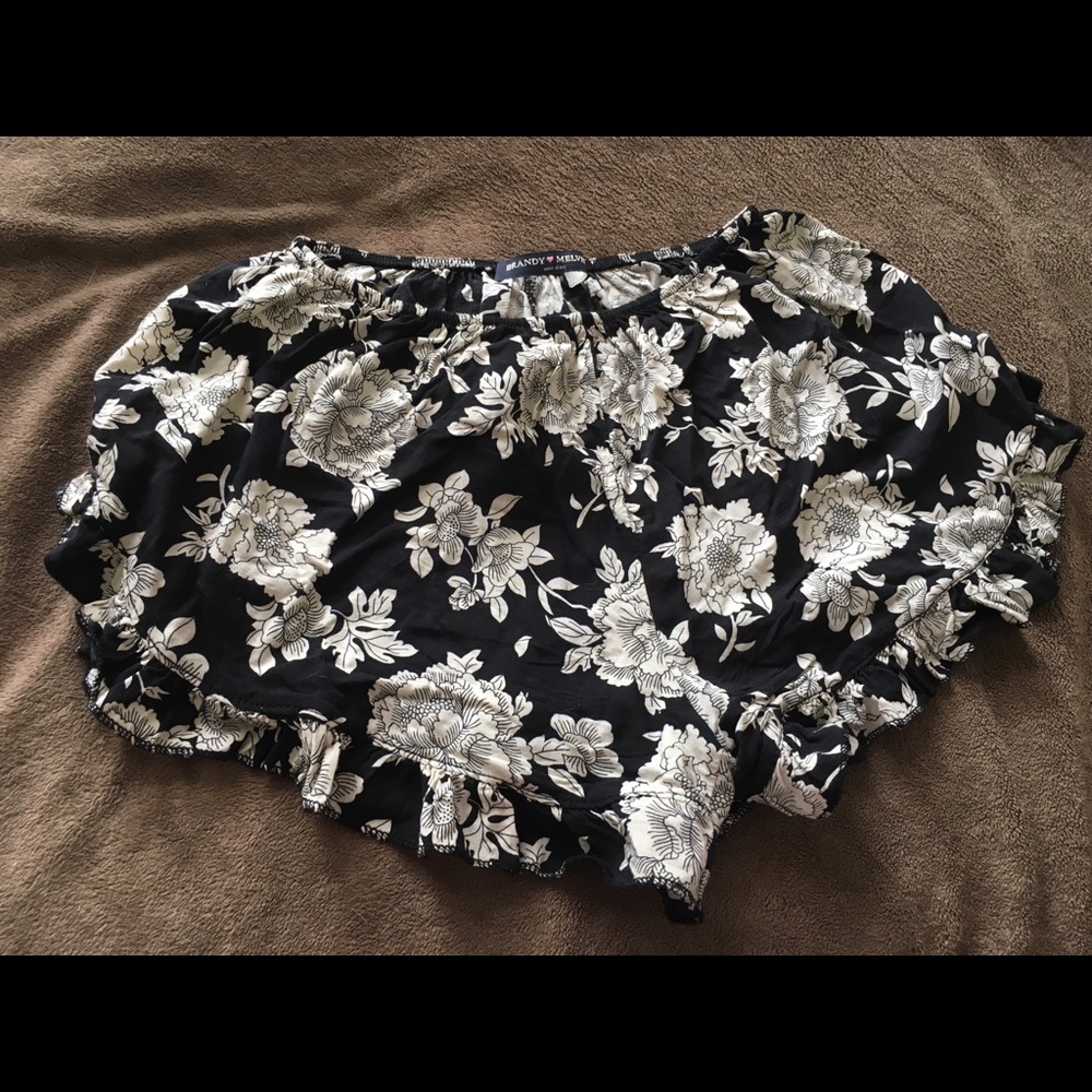 Brandy Melville shorts ❌TRADE❌ - Picture 2 of 4